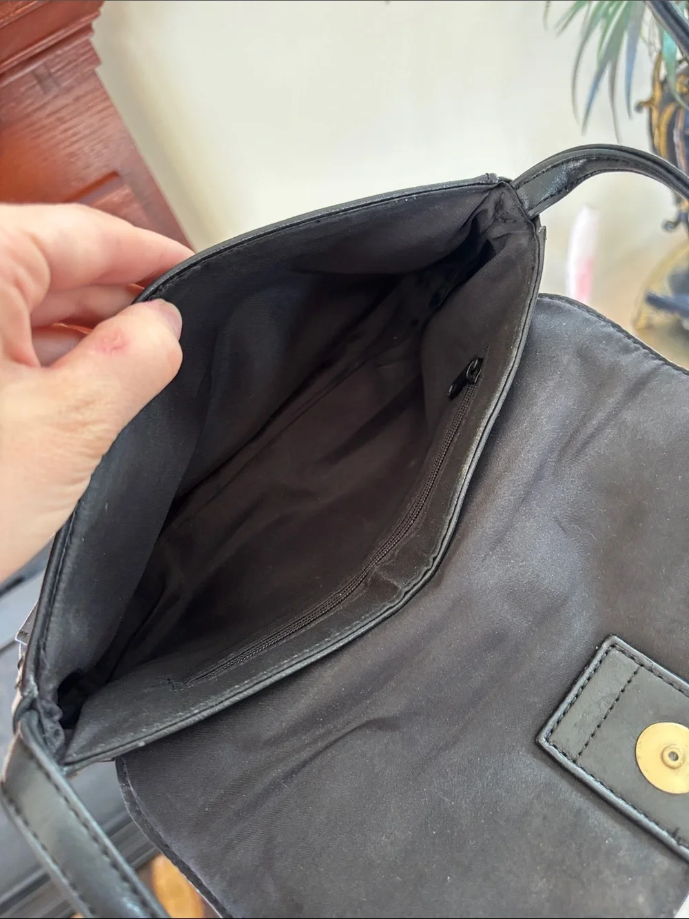 Vintage Genuine Leather Classic Small Smooth Black Flap Snap Close Shoulder Bag